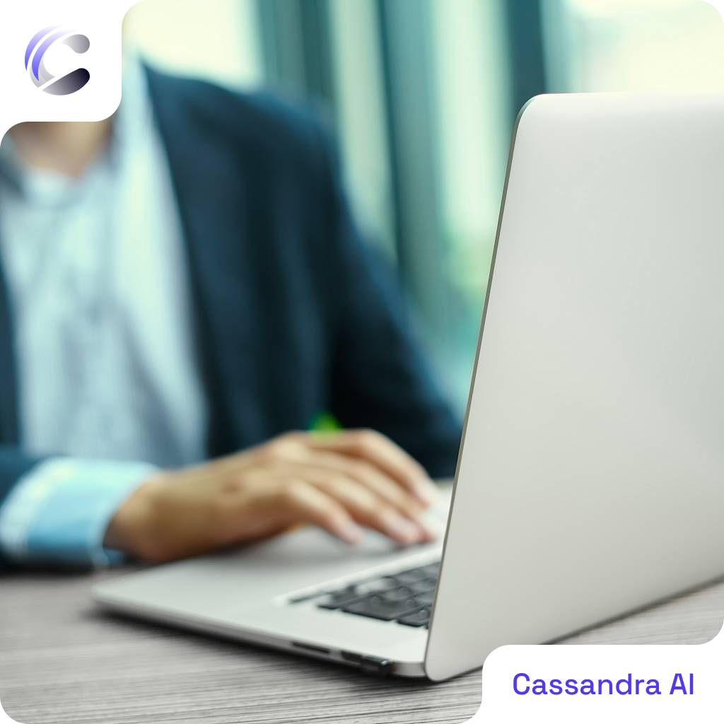 Profesional inmobiliario utilizando Cassandra AI.