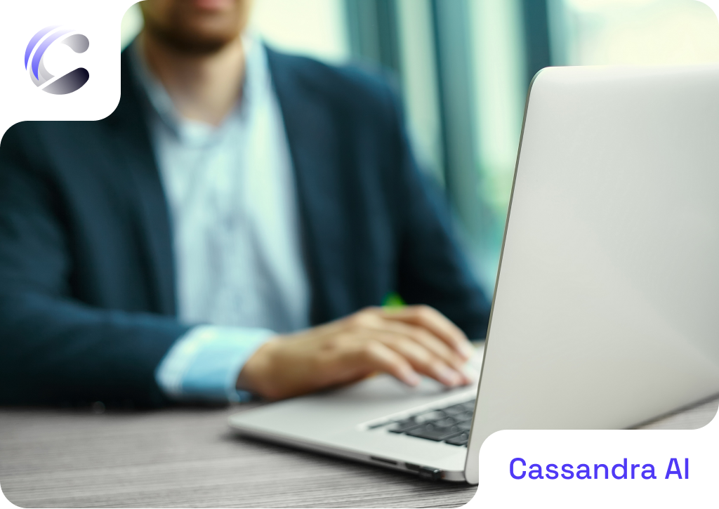 Profesional inmobiliario utilizando Cassandra AI.